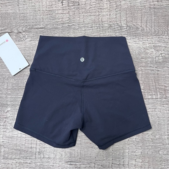NWT Lululemon Align HR Short 4” Black size 6 8 - Picture 2 of 3